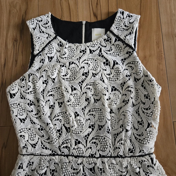 Maeve Sleeveless Lace Peplum Top Size 10 Back Zipper. Black lining. Elegant! - Picture 2 of 12